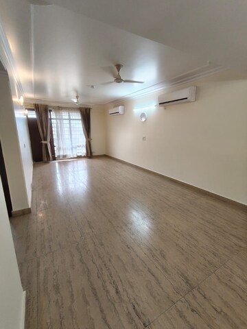Room in 3 BHK Apartment at The New Greenwood, Sector 52 – for Rent