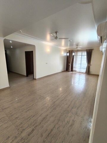 Room in 3 BHK Apartment at The New Greenwood, Sector 52 – for Rent