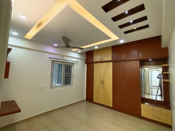 Room in 2 BHK Apartment at BM Luxuria, Hsr Layout – for Rent