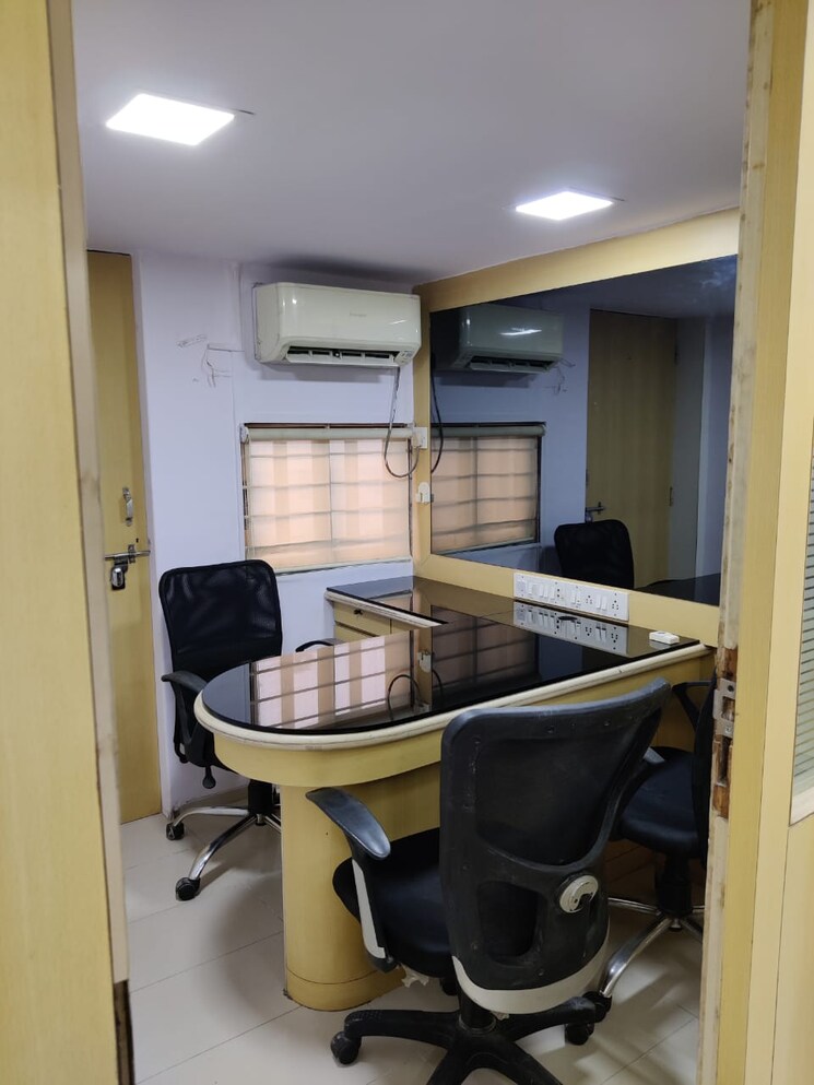 Team Area, crystal-plaza-andheri-west Commercial Office Space 600 Sq.Ft. In Andheri West Mumbai 8949517