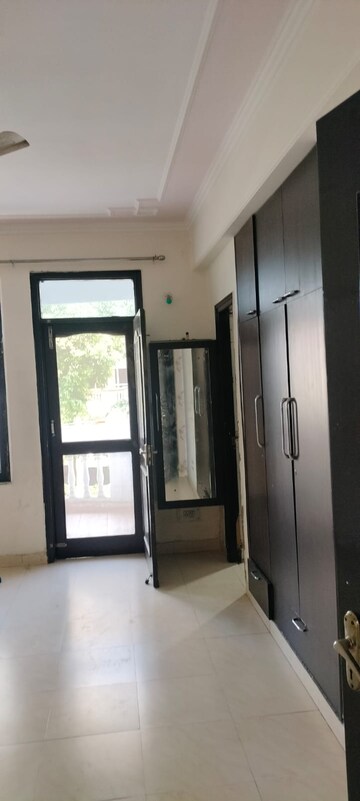Building Lobby in 3 BHK Apartment at Park Royal Apartment, Sector 56 – for Rent