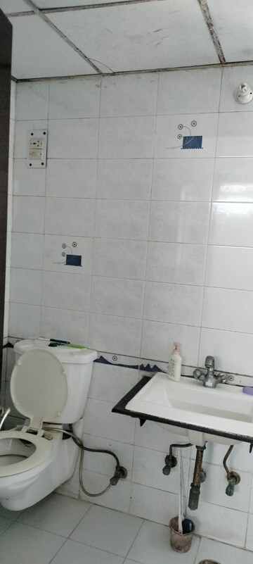 Bathroom in 3 BHK Apartment at Park Royal Apartment, Sector 56 – for Rent