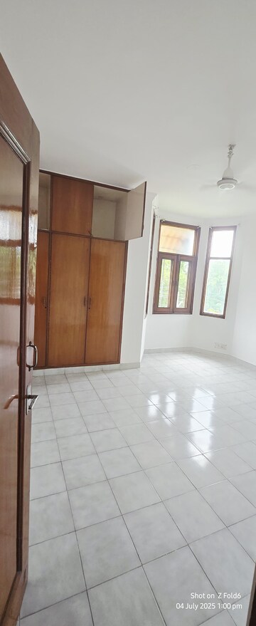 Room in 4 BHK Builder Floor at Sarvodaya Enclave – for Rent