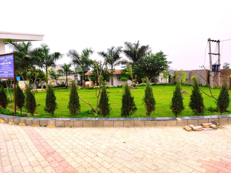 Garden, kailasha-enclave  1200 Sq.Ft. Plot In Sultanpur Road Lucknow 8949543