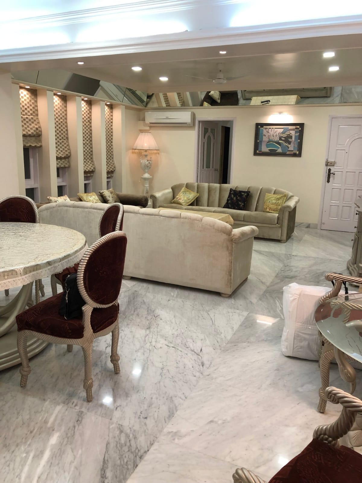 4 BHK + Servant Room Apartment For Rent in Colaba 