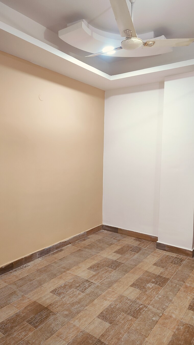 Room, sector 104 1 Bedroom 450 Sq.Ft. Builder Floor In Sector 104 Noida 8949554