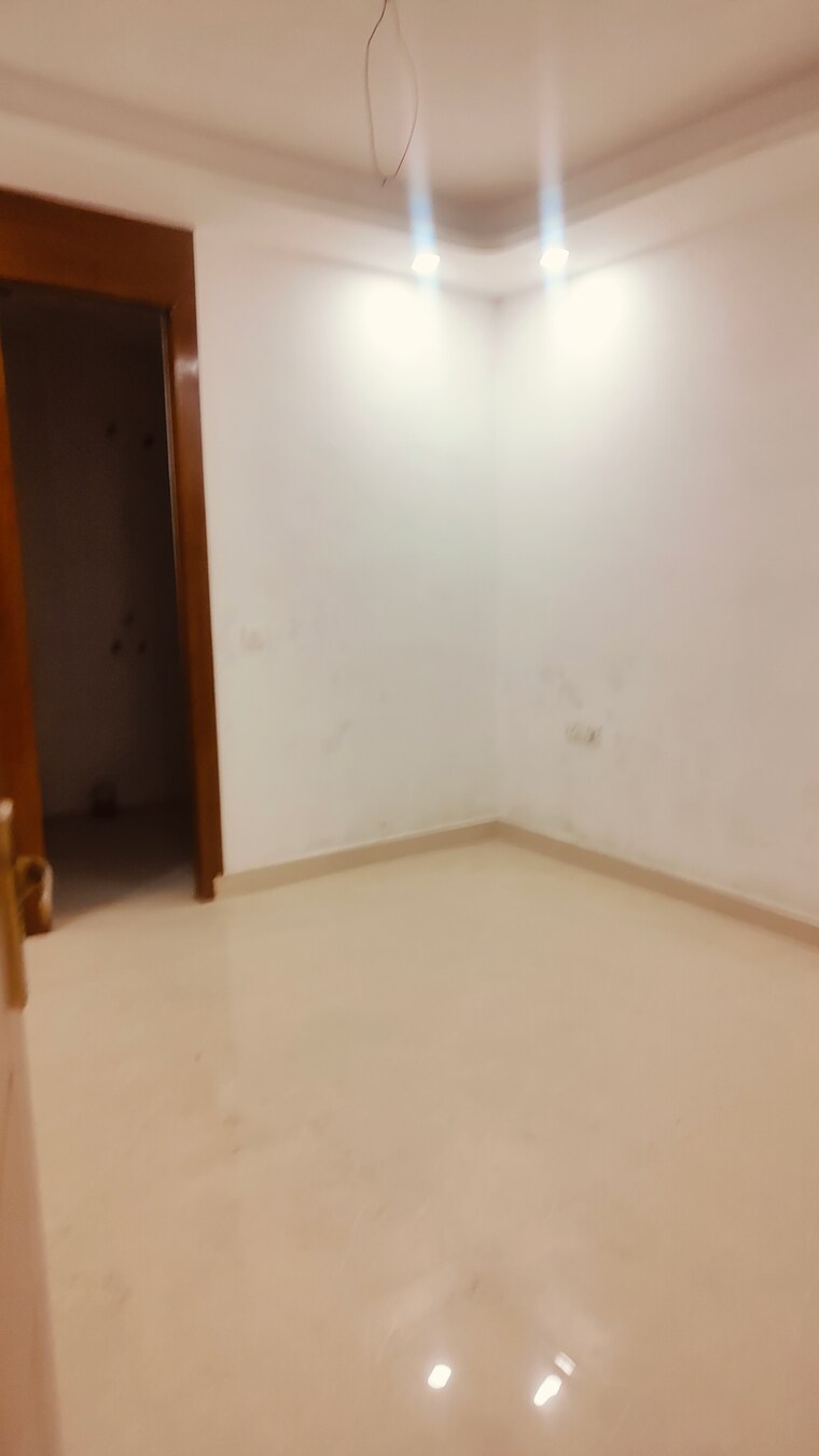 Room, sector 104 1 Bedroom 450 Sq.Ft. Builder Floor In Sector 104 Noida 8949554