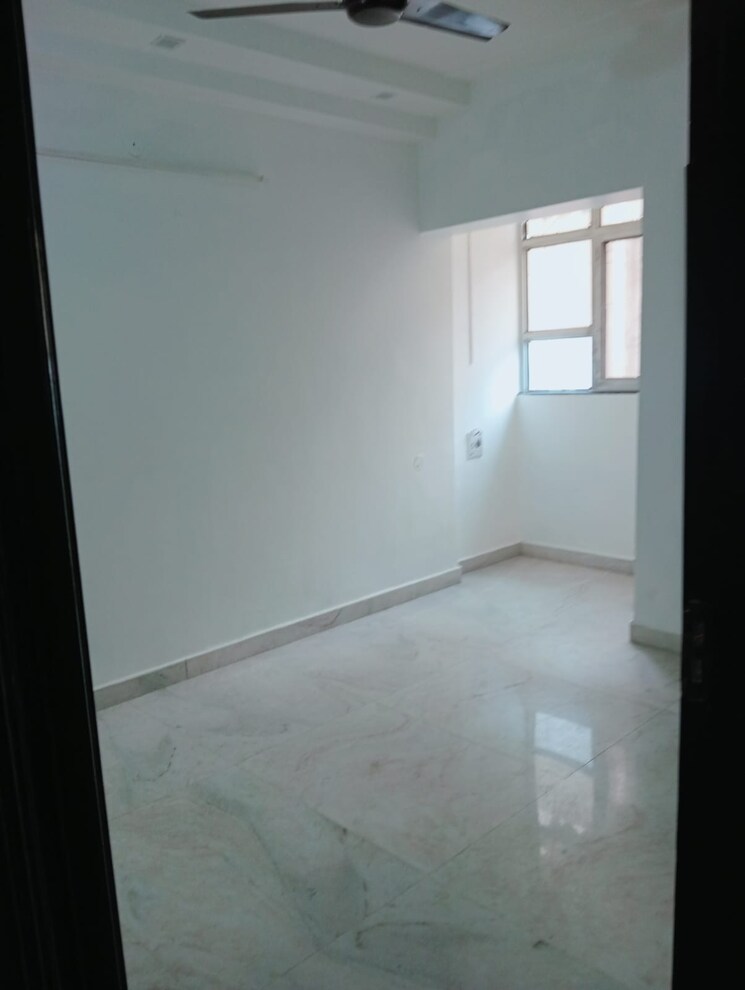 Room, patparganj 3 Bedroom 1350 Sq.Ft. Apartment In Patparganj Delhi 8949569