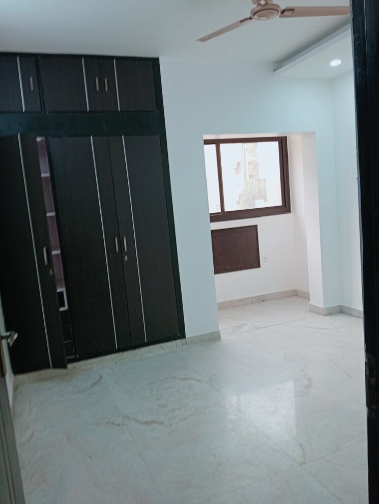 Room, patparganj 3 Bedroom 1350 Sq.Ft. Apartment In Patparganj Delhi 8949569