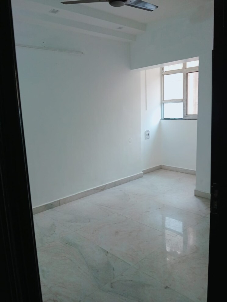 Room, patparganj 3 Bedroom 1350 Sq.Ft. Apartment In Patparganj Delhi 8949569