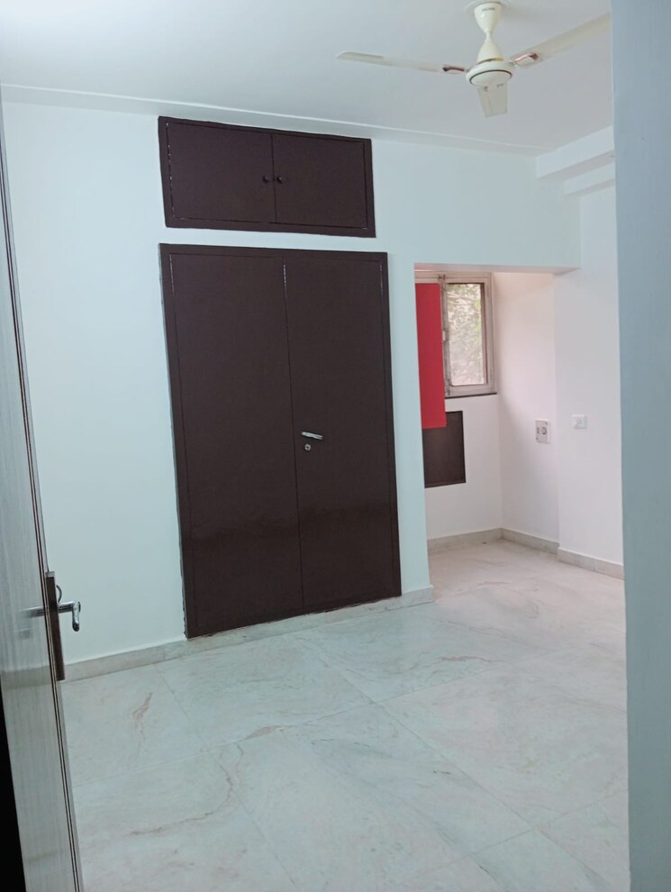 Room, patparganj 3 Bedroom 1350 Sq.Ft. Apartment In Patparganj Delhi 8949569