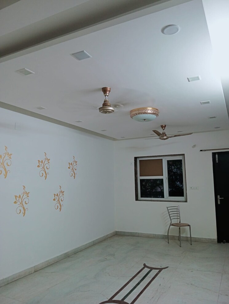 Room, patparganj 3 Bedroom 1350 Sq.Ft. Apartment In Patparganj Delhi 8949569