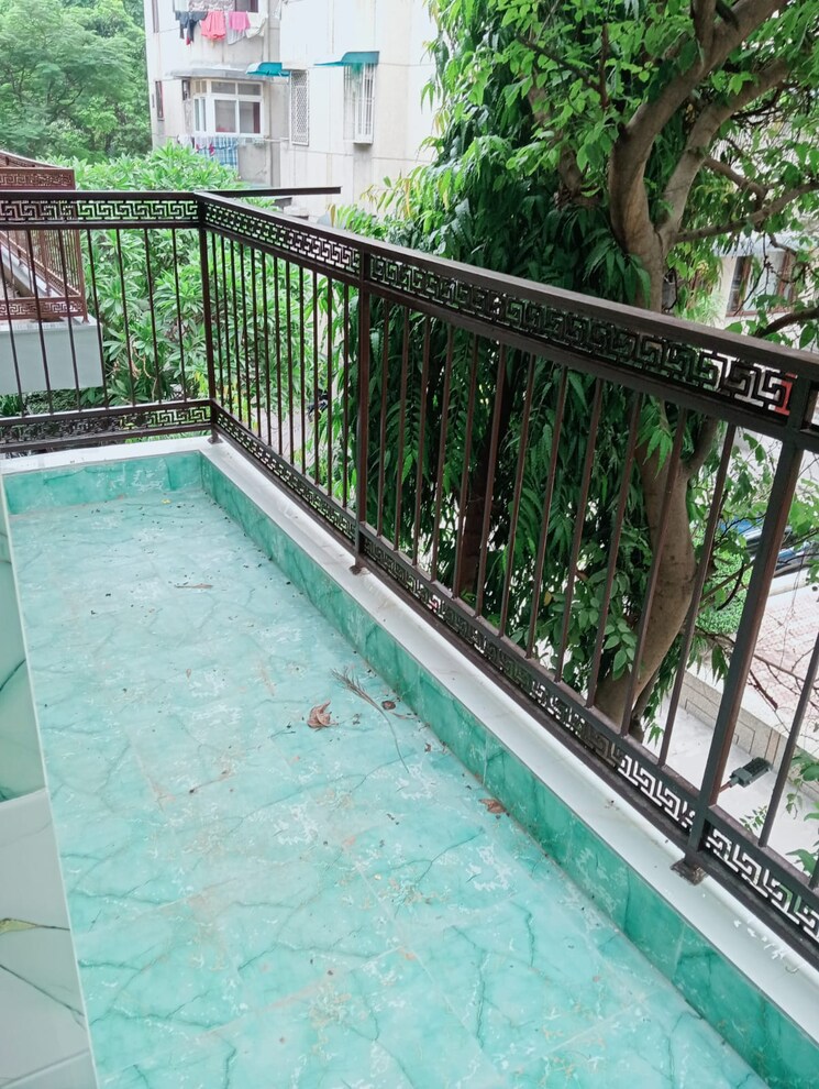 Balcony, patparganj 3 Bedroom 1350 Sq.Ft. Apartment In Patparganj Delhi 8949569