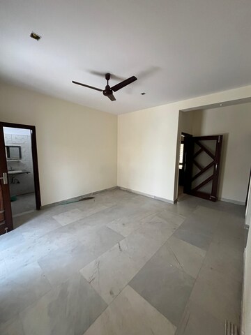 Room in 2 BHK Builder Floor at Sector 38 – for Rent