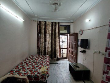 Living Room in 4 BHK Builder Floor at Ardee City, Sector 52 – for Rent