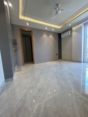 Room in 4 BHK Builder Floor at Sector 67 – for Sale