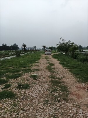  Plot For Sale in Agra Expressway