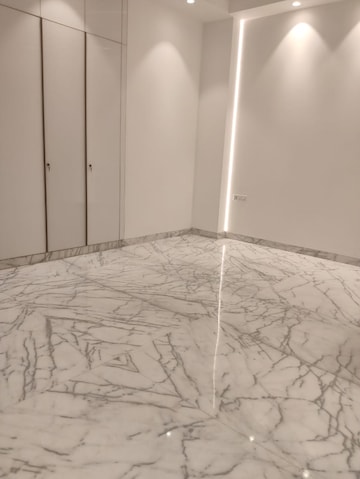 Room in 4 BHK Builder Floor at Greater Kailash ii – for Rent
