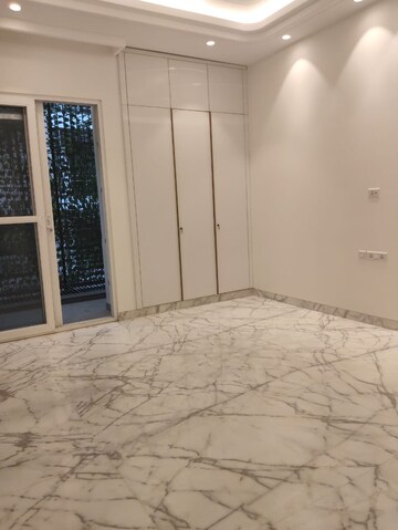Room in 4 BHK Builder Floor at Greater Kailash ii – for Rent