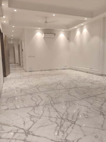 Room in 4 BHK Builder Floor at Greater Kailash ii – for Rent