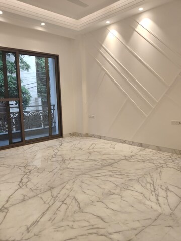 Room in 4 BHK Builder Floor at Greater Kailash ii – for Rent
