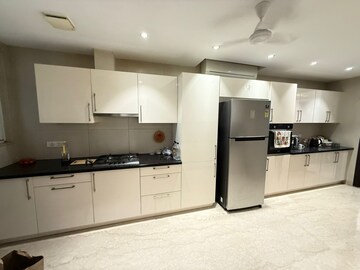 Furnished Amenities in 4 BHK Builder Floor at Hauz Khas Enclave – for Rent