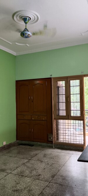 Room in 2 BHK Builder Floor at SS Mayfield Gardens, Sector 51 – for Sale