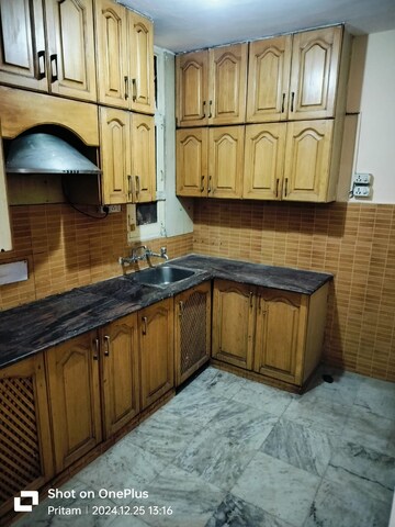 Kitchen in 3.5 BHK Apartment at Ashoka Group Housing Society, Sector 56 – for Rent