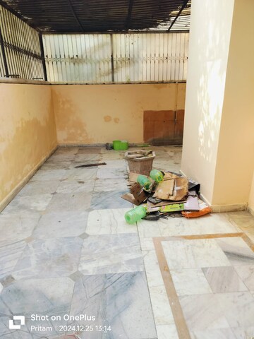 Balcony in 3.5 BHK Apartment at Ashoka Group Housing Society, Sector 56 – for Rent