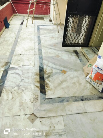Staircase in 3.5 BHK Apartment at Ashoka Group Housing Society, Sector 56 – for Rent