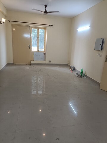 Room in 3 BHK Builder Floor at Sector 57 – for Rent