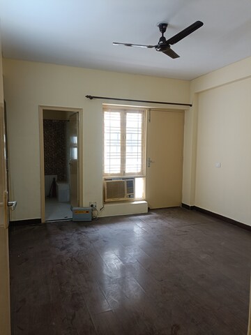 Room in 3 BHK Builder Floor at Sector 57 – for Rent