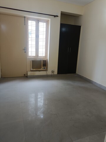 Room in 3 BHK Builder Floor at Sector 57 – for Rent