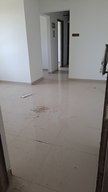 Room in 3 BHK Apartment at One Indiabulls Thane, Pokhran Road No Two – for Rent