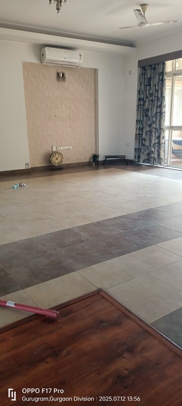 Room in 4 BHK Apartment at Sahara Grace Gurgaon, Sector 28 – for Rent