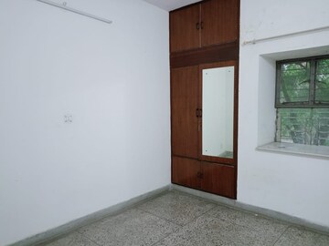 Room in 2 BHK Apartment at Vasant Kunj – for Rent