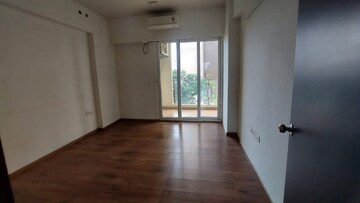 Room in 3 BHK Apartment at Mahindra Vivante, Andheri East – for Sale