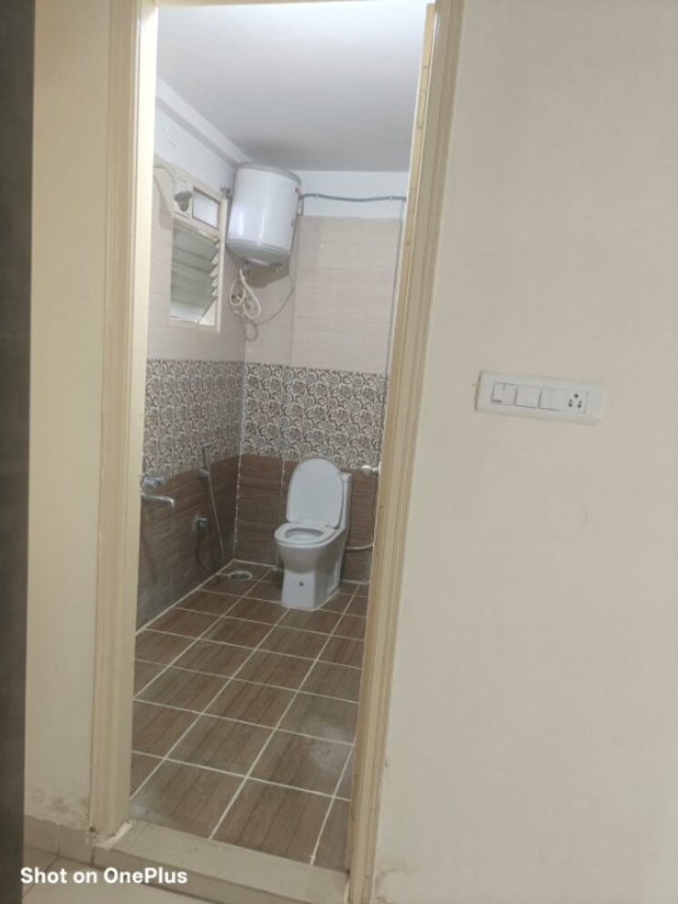 Bathroom, mc-sarovar 3 Bedroom 1500 Sq.Ft. Apartment In Kr Puram Bangalore 8949733