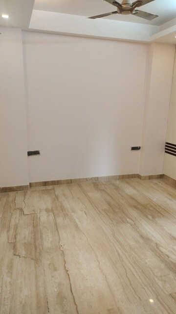 Room in 3 BHK Builder Floor at Saket – for Rent