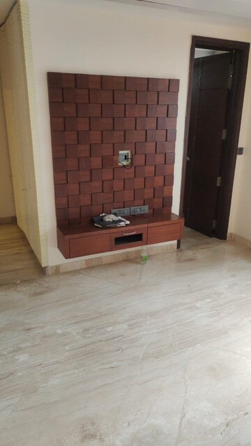 Room in 3 BHK Builder Floor at Saket – for Rent