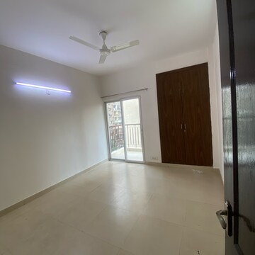 Room in 3 BHK Apartment at Aims Golf Avenue II, Sector 75 – for Rent
