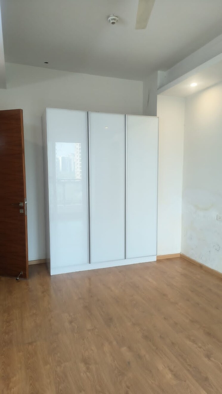 Room, godrej-woods 4 Bedroom 2259 Sq.Ft. Apartment In Sector 43 Noida 8949774