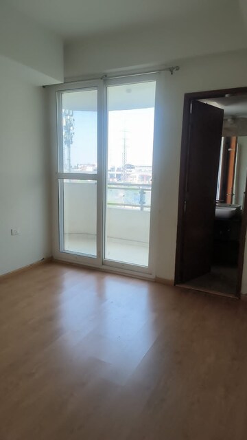 Room in 4 BHK Apartment at Godrej Woods, Sector 43 – for Rent