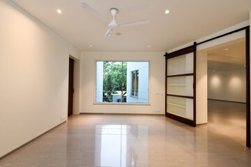 Room in 4 BHK Builder Floor at Jor Bagh – for Rent