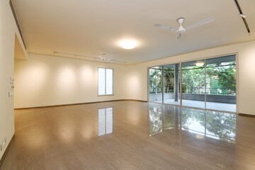Room in 4 BHK Builder Floor at Jor Bagh – for Rent
