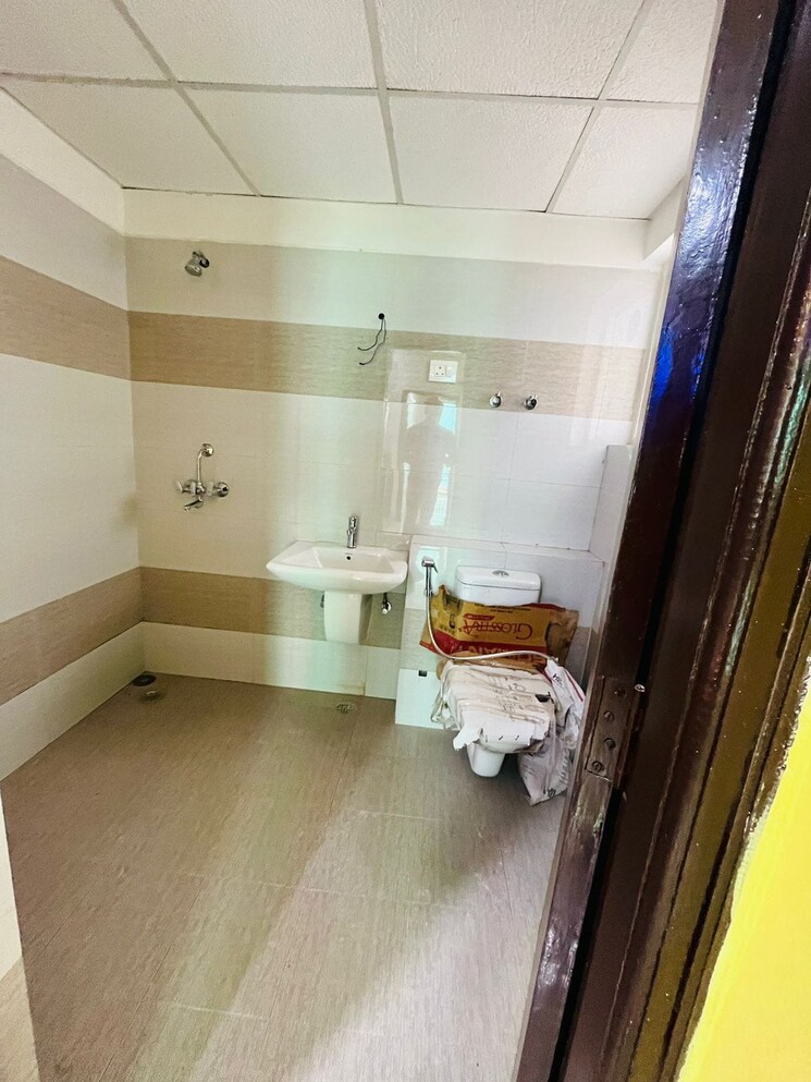 Bathroom, panchsheel-greens-ii 2 Bedroom 609 Sq.Ft. Apartment In Sector 16 Greater Noida Greater Noida 8949805