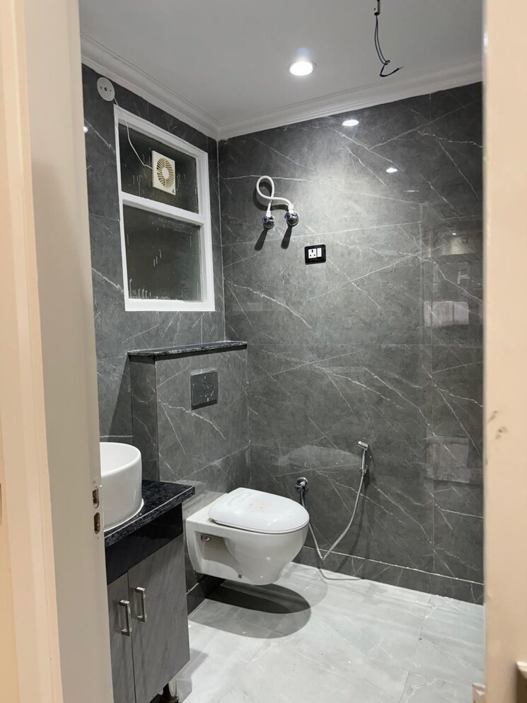 Bathroom, green fields colony 4 Bedroom 4050 Sq.Ft. Builder Floor In Green Fields Colony Faridabad 8949803