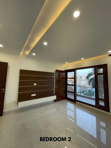 Room in 3 BHK Builder Floor at Sector 11 – for Rent