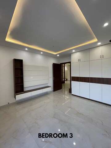 Room in 3 BHK Builder Floor at Sector 11 – for Rent