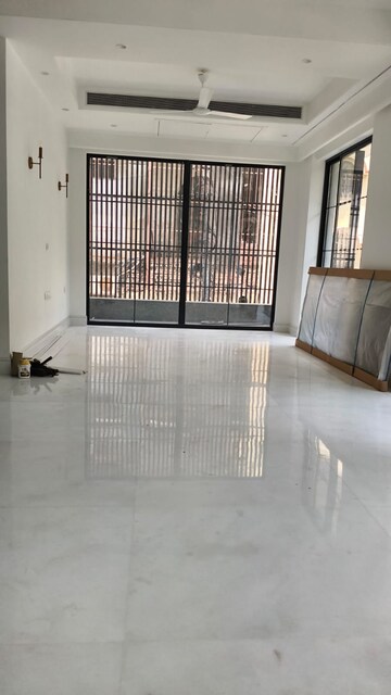 Room in 3 BHK Builder Floor at Boutique Residential Apartments C-253, Defence Colony – for Rent